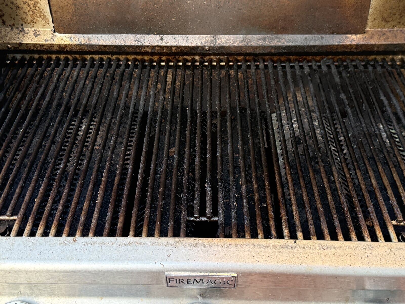Fire Magic grill before restoration — heavy carbon and grease on grates